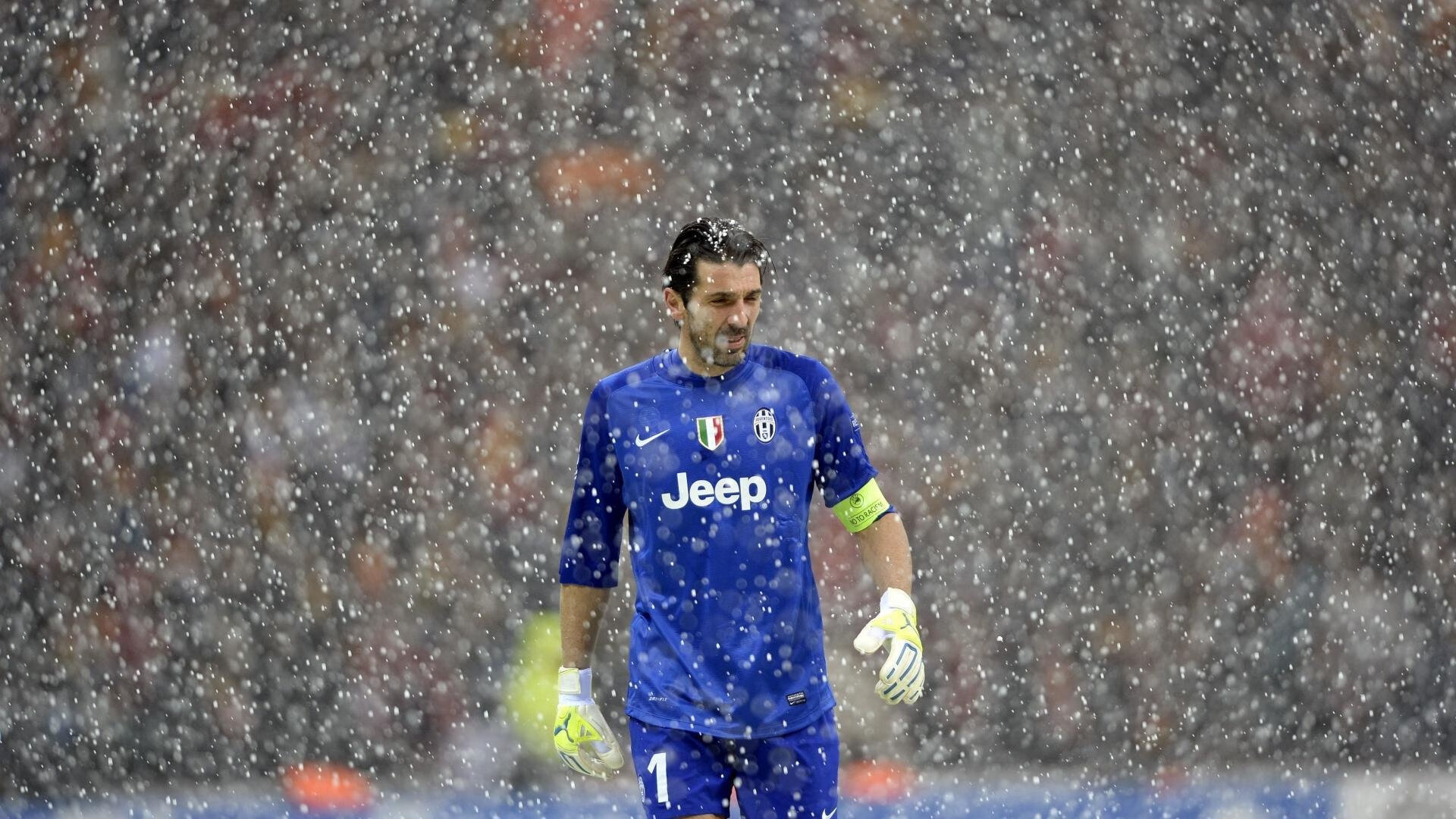 kaiyun官方-红牌风暴与蓝色救赎，一张争议罚单如何改写亚平宁与申城的足球之夜，红牌风暴与蓝色救赎，一张争议罚单如何改写亚平宁与申城的足球之夜